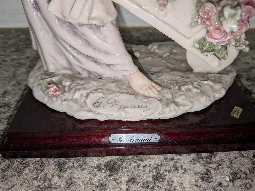 Capodimonte, Florence - Giuseppe Armani - Figuur - Dama con fiori - Keramiek #1.0