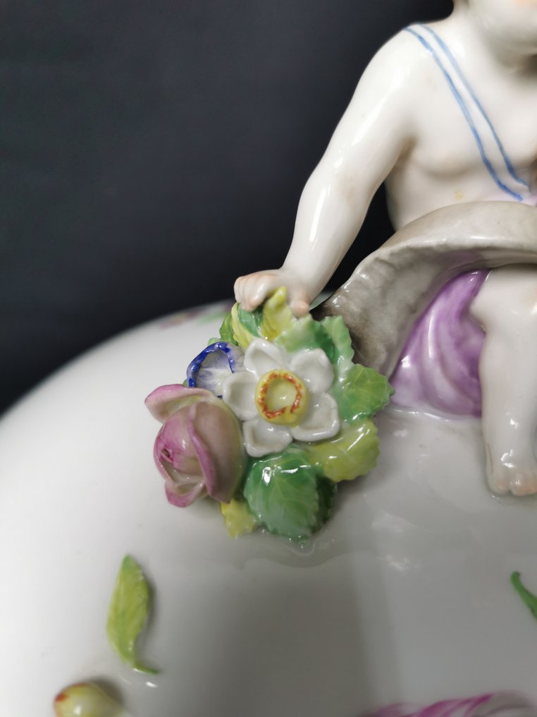 KPM - osier, Cherubino, fiori e farfalla - Zuppiera con coperchio L.31cm - Scettro in blu, globo con - 深底蓋碗 - 瓷器 #2.1