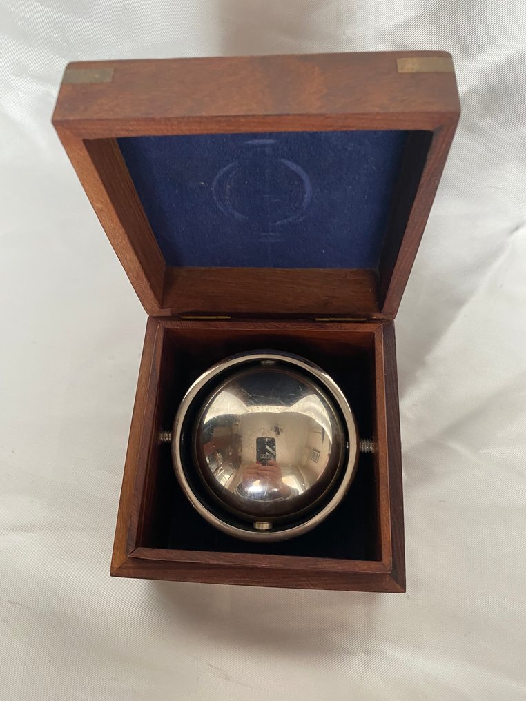 Maritime Object - Vintage German nautical compass in its wooden box. #3.2