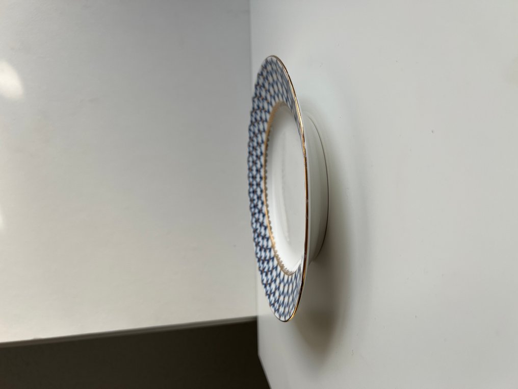 Lomonosov Imperial Porcelain Factory - A. Yatskevich - Tányér (4) - Cobalt Net - Porcelán, Aranyozott - LFZ lemezek COBALT NET #4.3