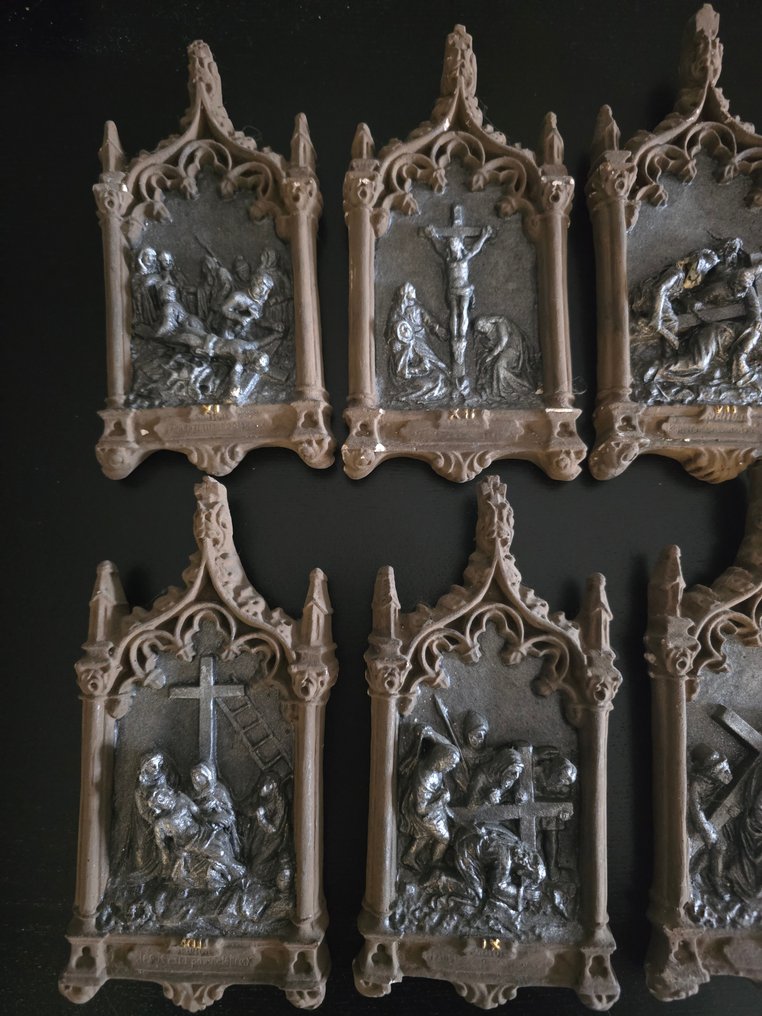 Skulptur, Chemin de Croix - 14 sculptures en plâtre - 10 x 22 cm - 22 cm - Gips, Metall #1.0