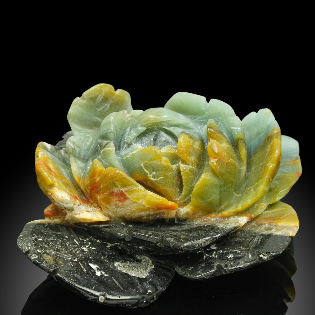 Hand-Carved Aragonite Rose Sculpture Crystal - Height: 11.2 cm - Width: 9.5 cm- 307 g #1.0