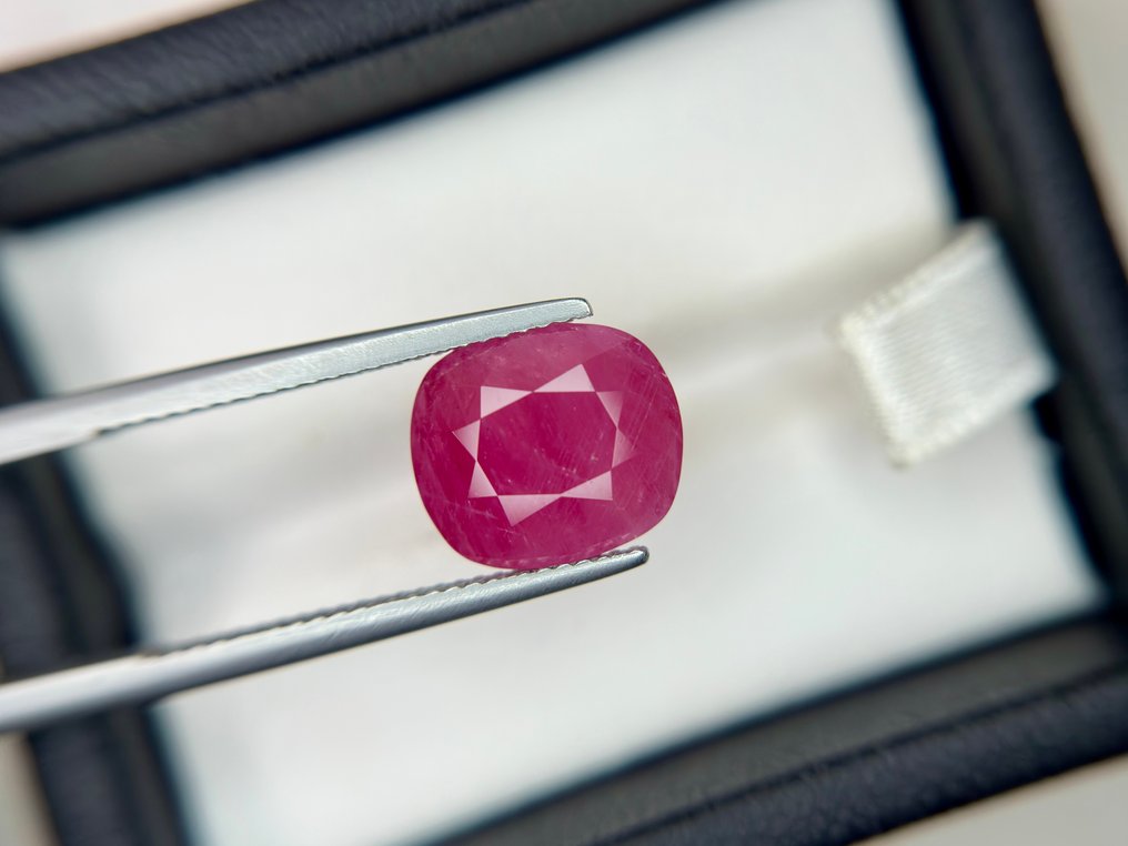 Nincs minimálár - 1 pcs Piros Rubin - 5.58 ct - Lotus Gemology - HŐKEZELÉS NÉLKÜLI GAZDAG VÖRÖS RUBIN #1.0