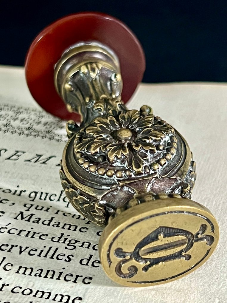 Αριστοκρατία Ορείχαλκος, Κορνεόλη Νεοκλαστικό σήμα monogramme O - 9 cm #3.2