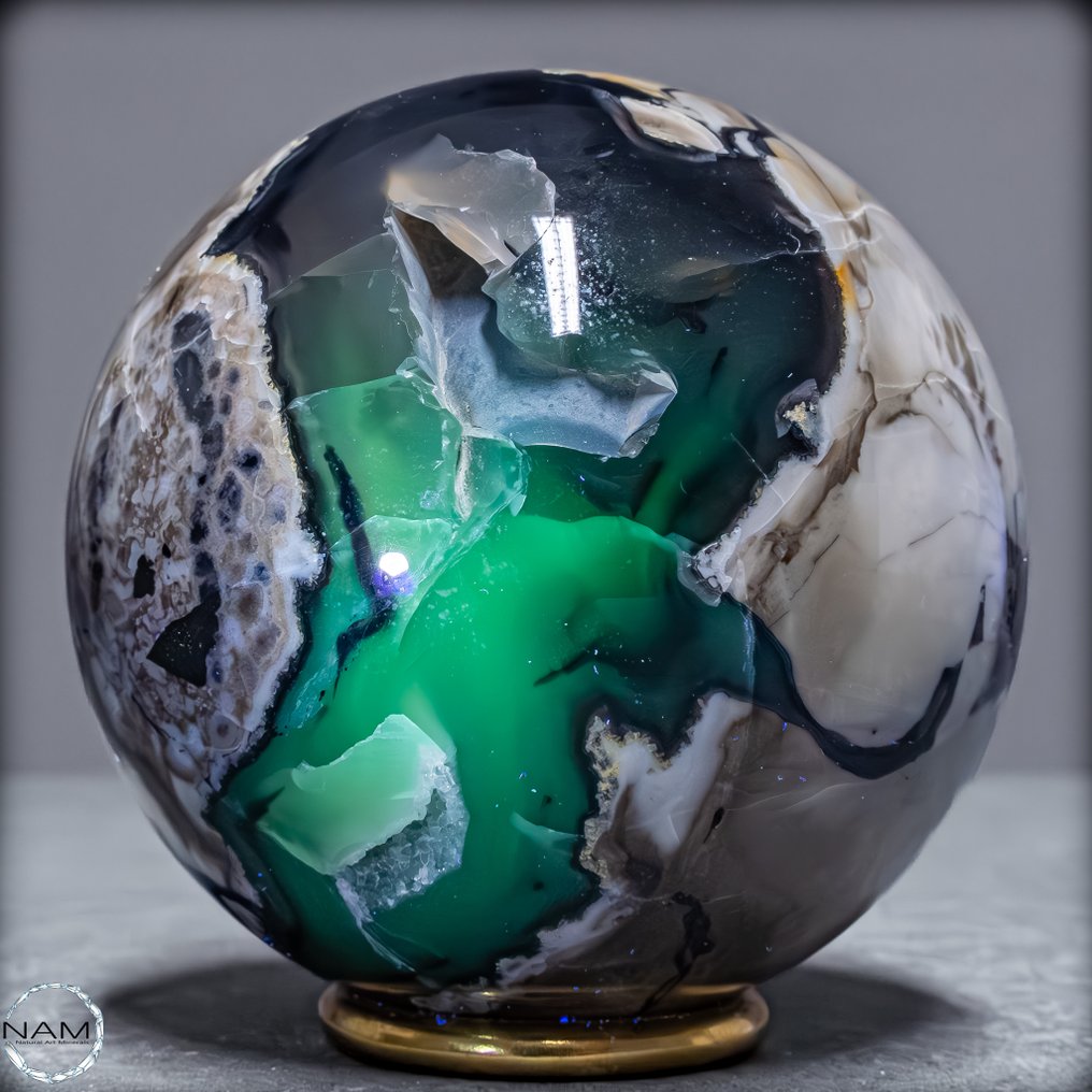 Rare UV-active moss agate Sphere with impressive depth effect and luminous center- 913.28 g #2.1