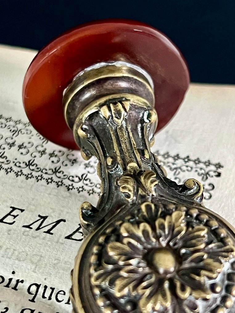 Αριστοκρατία Ορείχαλκος, Κορνεόλη Νεοκλαστικό σήμα monogramme O - 9 cm #2.1