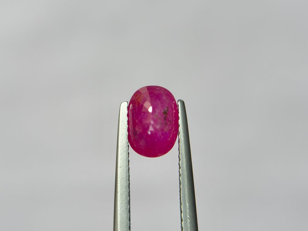 Ingen mindstepris - 1 pcs Rød Rubin - 2.02 ct - Bellerophon Gemlab - INGEN VARME BURMA RUBIN #2.1