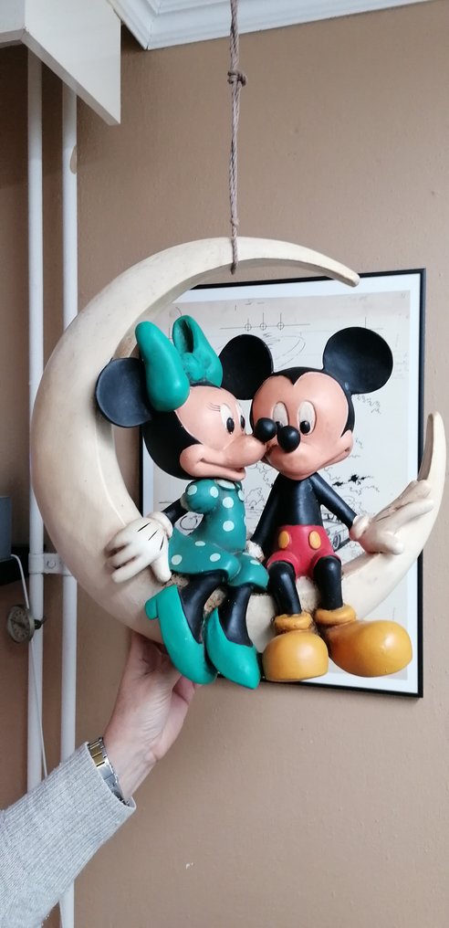 Figurine - Mickey and Minnie sitting on the moon - Polyester #1.0
