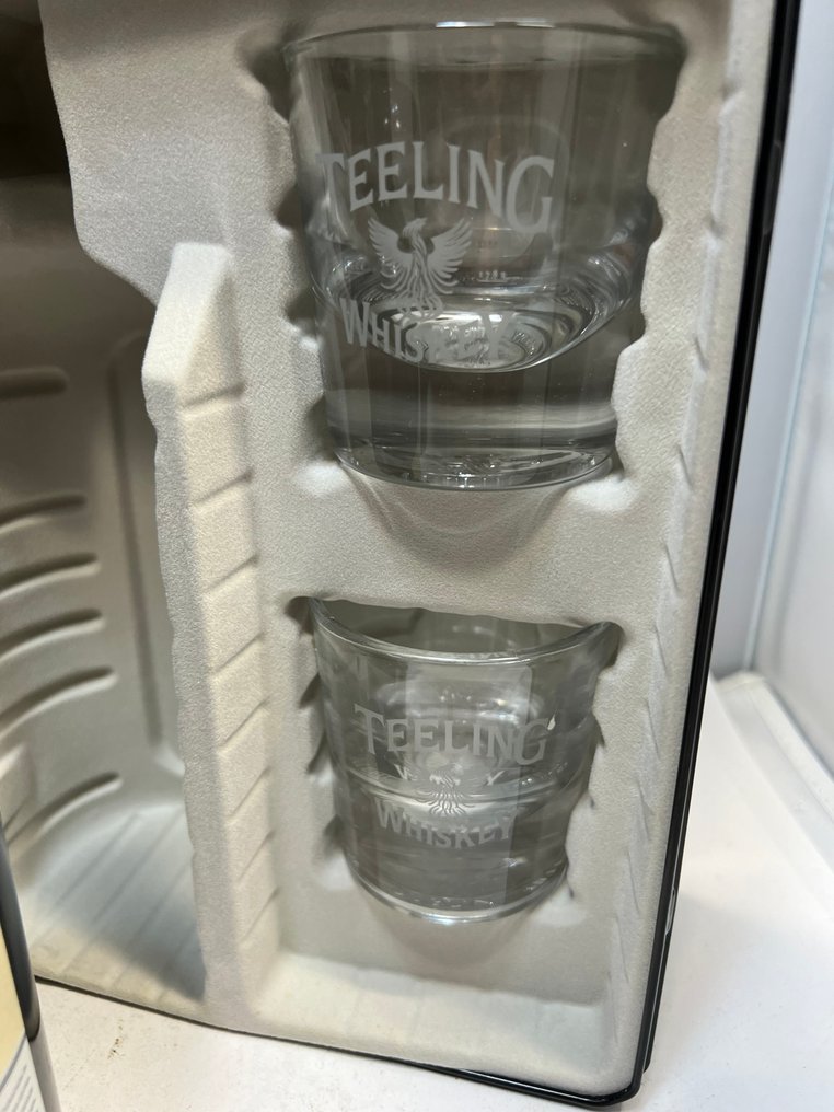 Teeling - Rum Casks - Small Batch with Glasses  - b. 2017  - 70cl #2.1