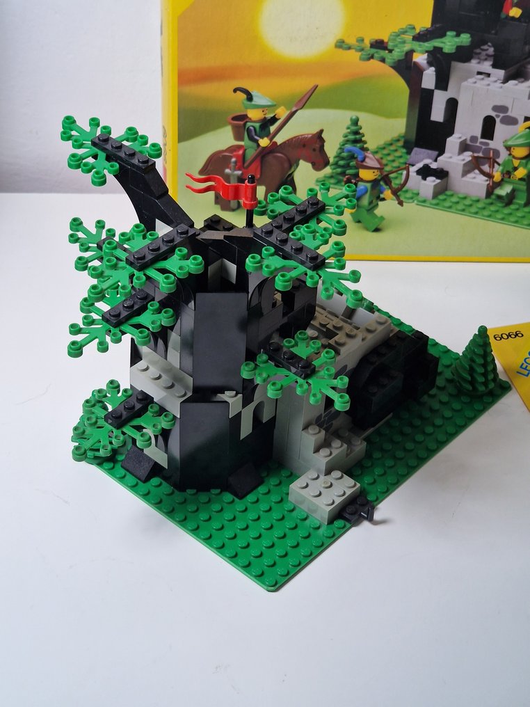 Lego Set - 6066 - Forestmen - Lego vintage set Legoland Castle 6066 Camouflaged Outpost, with box and instructions #1.0