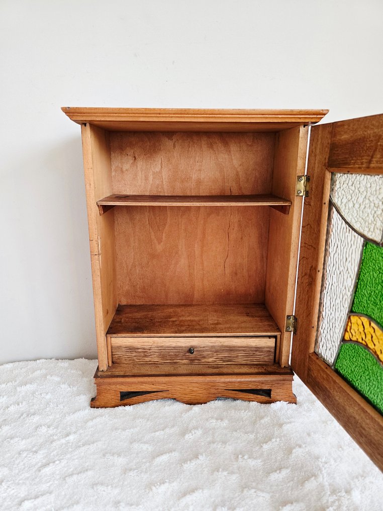 医药柜 - 木, 彩色玻璃 #3.2