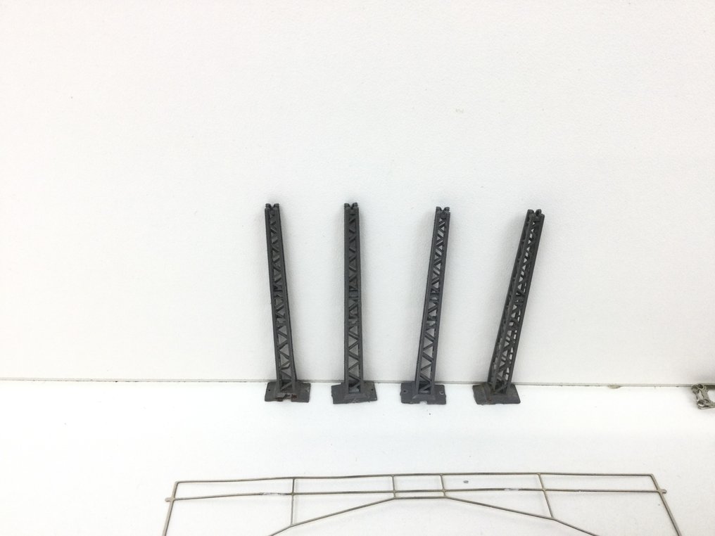Märklin Z - 8911/8914/8922/8923/8924/8925 - Catenary (125) - 125-piece overhead line package components (including 32 masts and 4 portal masts) #3.2