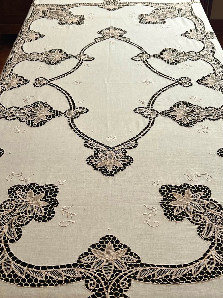 Mantel mit Hexen-Spitzen bestickt, wunderschöne Handarbeit einer Spitzenmacherin. - Tischtuch - 270 cm - 180 cm #1.0