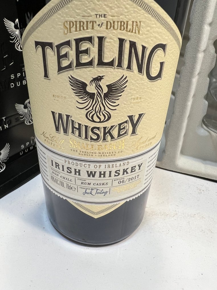 Teeling - Rum Casks - Small Batch with Glasses  - b. 2017  - 70cl #1.0