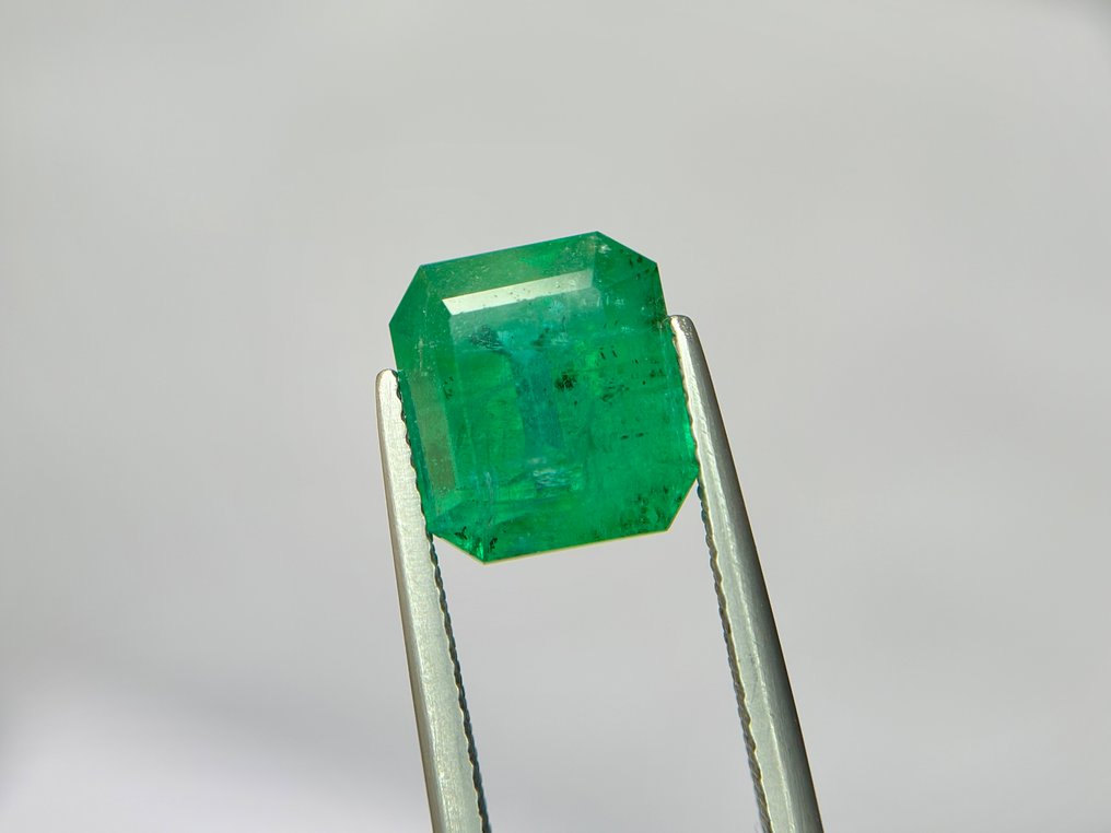 No reserve price - 1 pcs Green Emerald - 6.05 ct - Lotus Gemology - MINOR OIL INTENSE GREEN #1.0