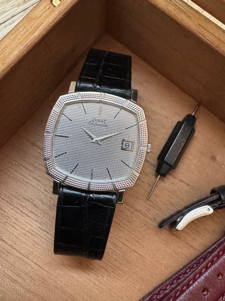 Piaget - Cushion Clous de Paris - 13427 - Unisex - 1970-1979 #1.0