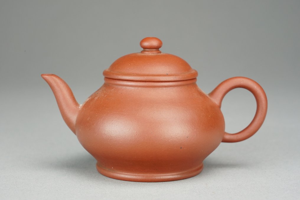 Shuiping (horizontal) - Yixing Teapot - "块玉伴名人" by 允公 (Yǔn Gōng) - China - 20th century #1.0