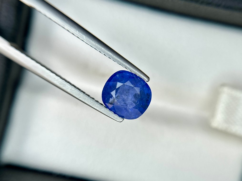 Ingen mindstepris - 1 pcs Blå Safir - 2.42 ct - Bellerophon Gemlab - Ceilonsk safir #4.3