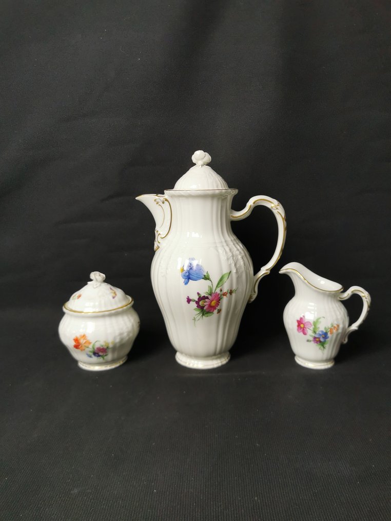 KPM - Fiori con farfalla - Servizio da caffè - Scettro in blu globo con croce e KPM in rosso - XX - Coffee service (33) - Porcelain #3.2