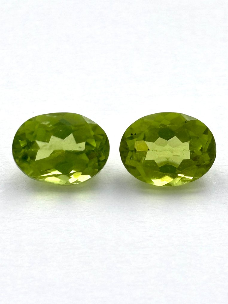 2 pcs Vert Péridot - 4.37 ct - Instituto Gemólogico Español (IGE) #1.0