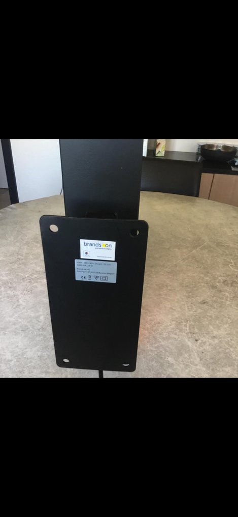 Brands On - KWAREMONT - Lightbox - Kwaremont Outdoor Sign - Lucite #1.0