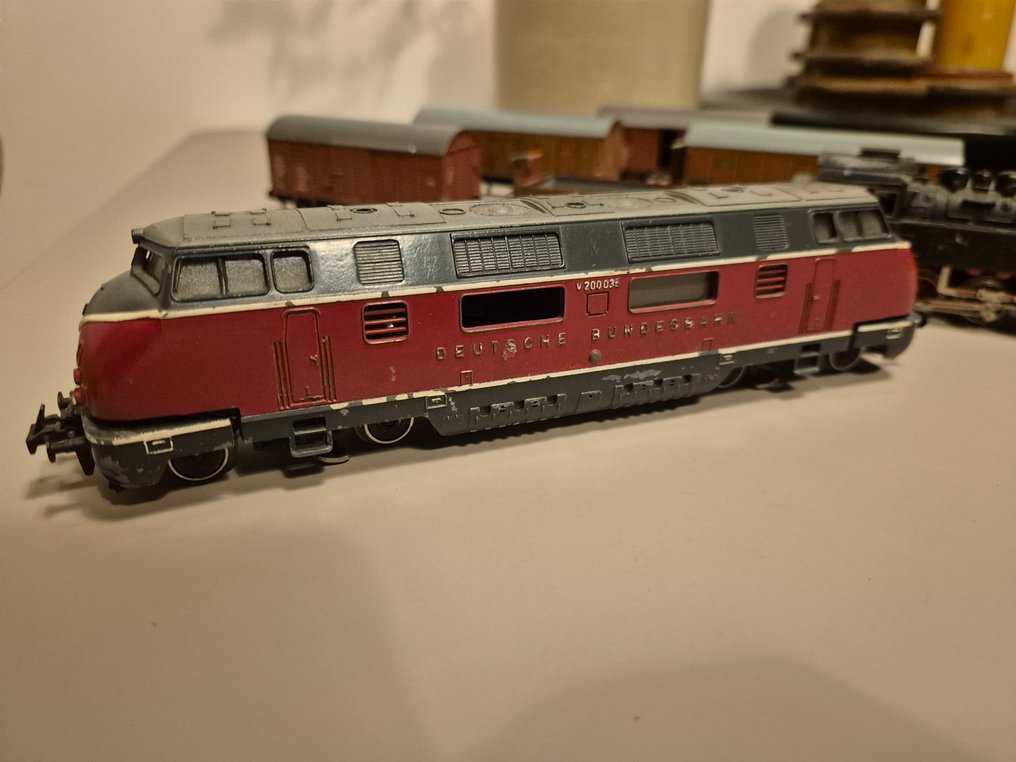 Trix H0 - Modellino di treno (7) - V200, BR 80 e cinque carri merci. - DB #3.2