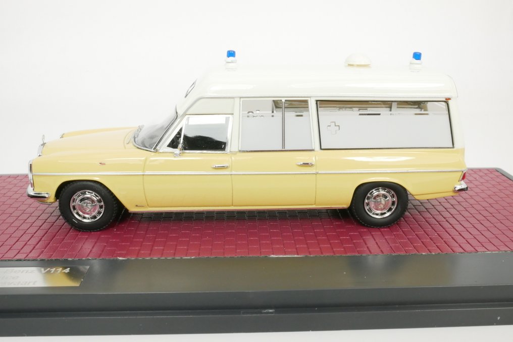 Matrix 1:43 - Model car - Mercedes Benz V114 Visser ambulance Westerbaan - Dedemsvaart 1968 - 1973 - 1 of 100 pieces #1.0
