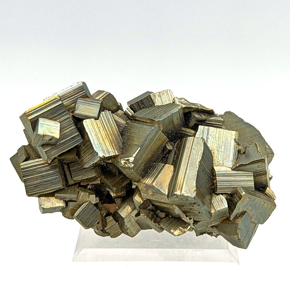 Golden cubic pyrite and triglifa, double-sided, Peru. Crystals - Height: 66 mm - Width: 40 mm- 111 g #1.0