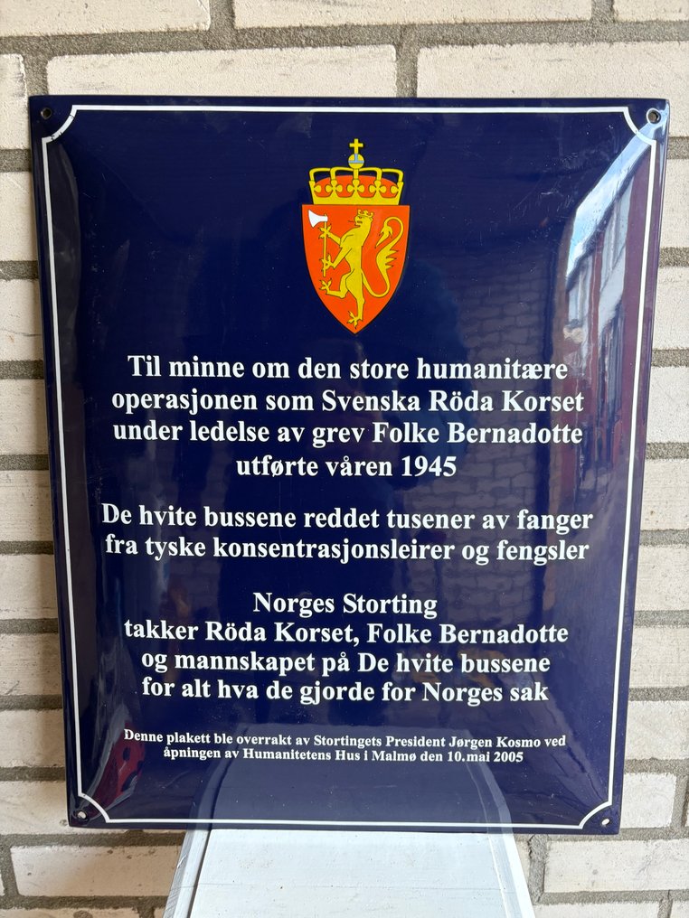 Cartellone pubblicitario in smalto - Noors herdenkingsbord – “De Witte Bussen 1945” – Storting / Rode Kruis – 2005 – officieel plaquette - Piatto smaltato - Smalto #4.3