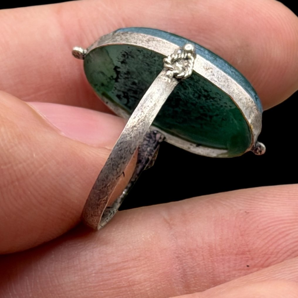 Σύγχρονο ασημένιο δαχτυλίδι με ένα παλιό ανατολίτικο ένταλγιο. Ασημί Δαχτυλίδι (χωρίς τιμή ασφαλείας) #4.3