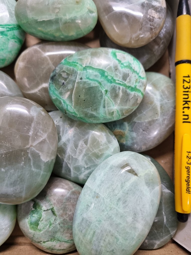 Top quality green moonstone palmstones, 7 - 5.2 cm- 1778 g #3.2