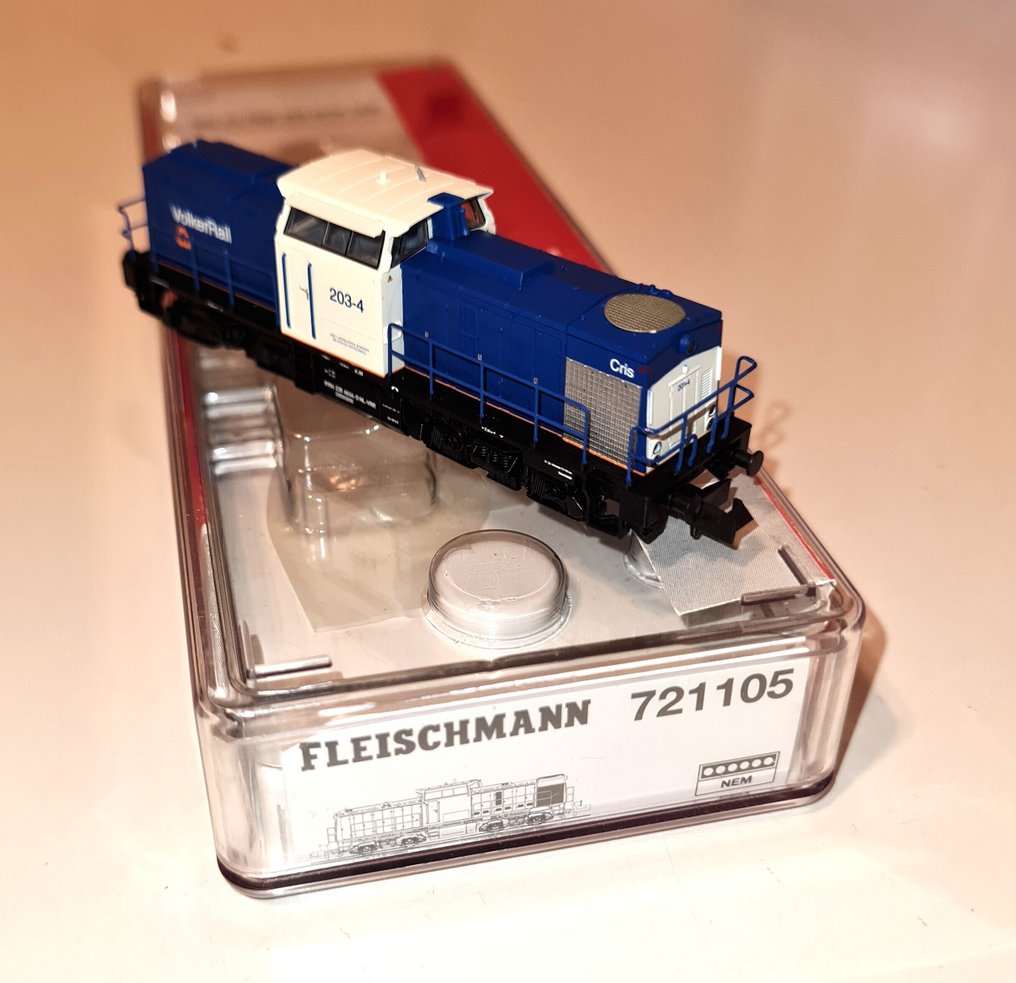 Fleischmann N - 721105 - Diesel locomotive (1) - Model traction unit from VolkerRail on box; label 203-4 and name Cris visible. - VolkerRail #1.0
