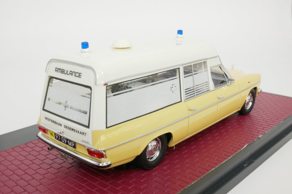 Matrix 1:43 - Model car - Mercedes Benz V114 Visser ambulance Westerbaan - Dedemsvaart 1968 - 1973 - 1 of 100 pieces #4.3