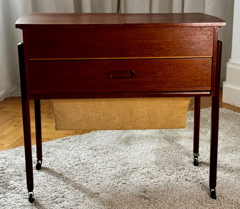 Syskrin - Teak - Sybord #1.0