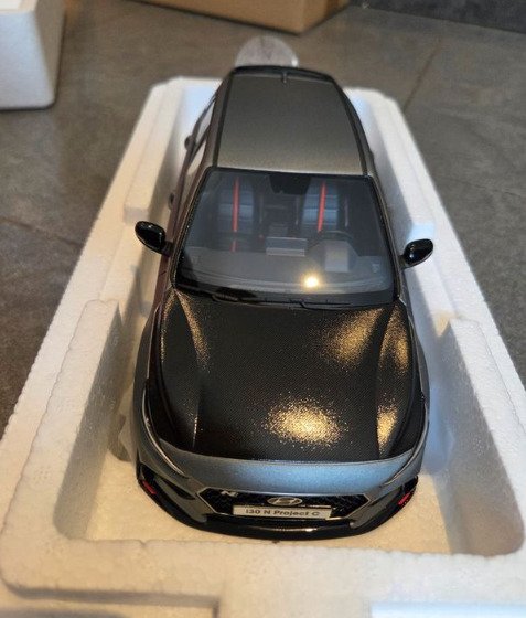 Otto Mobile 1:18 - 模型車  (3000) - Hyundai i30 N Project C Shooting Star Met 2017 #3.2