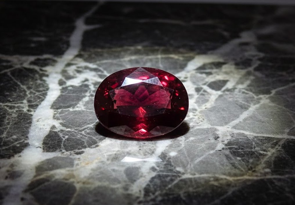 紫色, 红色 玫瑰榴石  - 14.73 ct - 西班牙宝石学院（IGE） #2.1