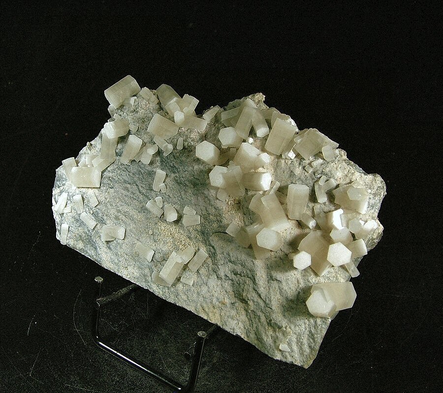 CW1865 Bellissima Calcite Crystals on matrix - Height: 81 mm - Width: 125 mm- 426 g - (1) #3.2