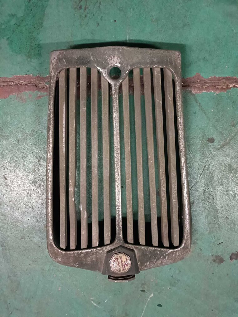 设置 MG TF 50 年代汽车的引擎盖和挡泥板的铝制边框 - MG - TF - 1955 #4.3