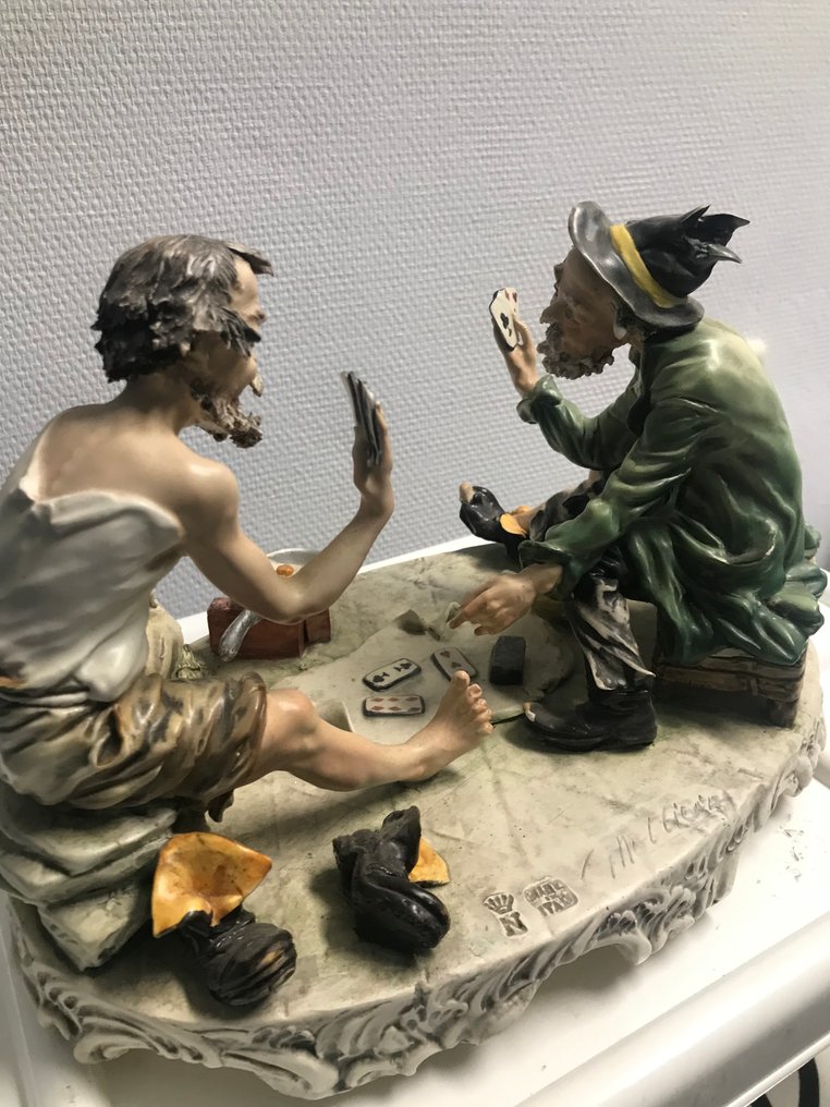 Capodimonte - Carlo Mollica - Statuette, Het Kaartspel - 22 cm - Porcelain #1.0