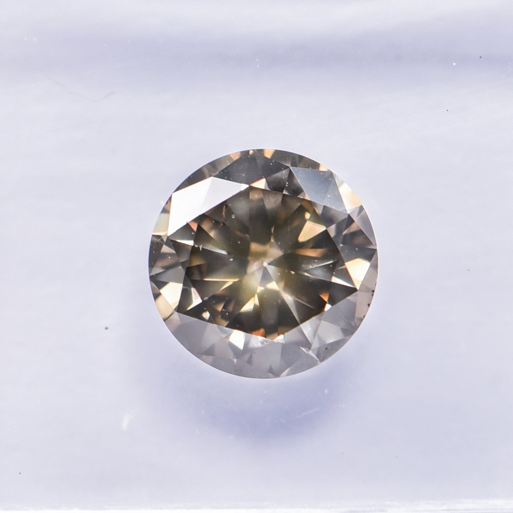 χωρίς τιμή ασφαλείας - 1 pcs Διαμάντι  (Φυσικού χρώματος)  - 1.03 ct - Στρογγυλό - Fancy Γκριζωπό, Πρασινωπό Κίτρινο - SI2 - International Gemological Institute (IGI) - ΒΓ #4.3