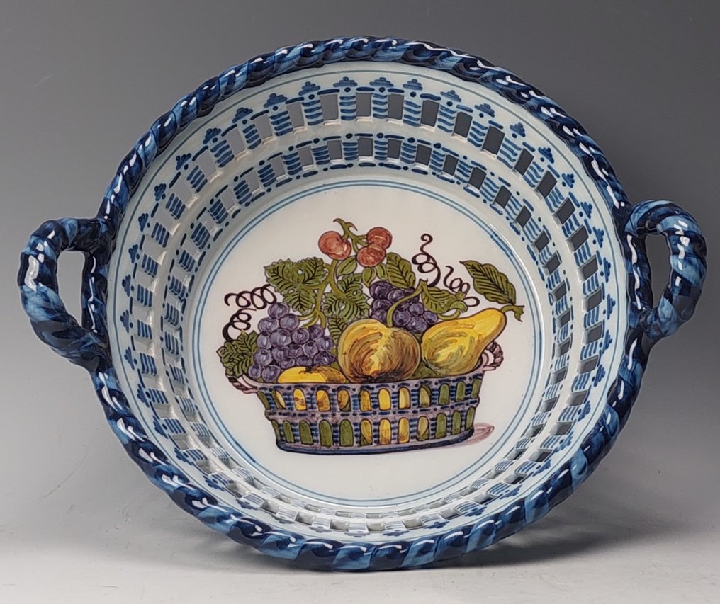 Makkum - Fruit basket - Earthenware - hand-painted #1.0