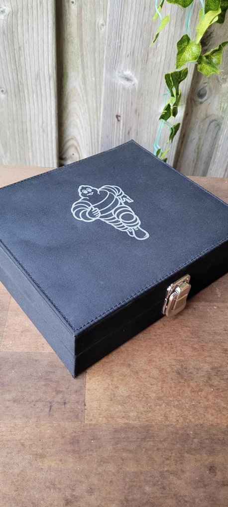 Michelin - Bibendum (2) - Wine set + advertisement board  #1.0