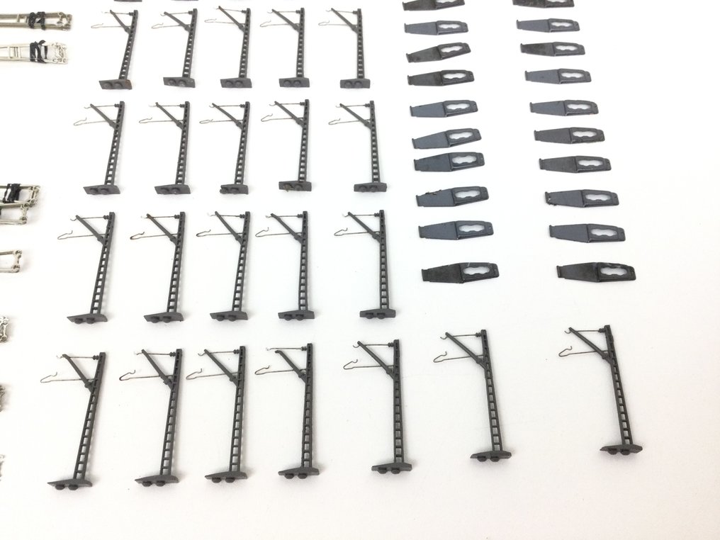 Märklin Z - 8911/8914/8922/8923/8924/8925 - Catenary (125) - 125-piece overhead line package components (including 32 masts and 4 portal masts) #2.1