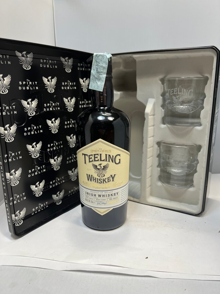 Teeling - Rum Casks - Small Batch with Glasses  - b. 2017  - 70cl #1.0
