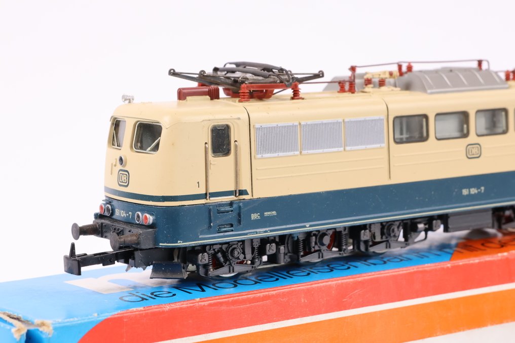 Märklin H0 - 3058 - Ηλεκτροκίνητη ατμομηχανή (1) - BR 151 104-7 μπεζ/μπλε - DB #3.2