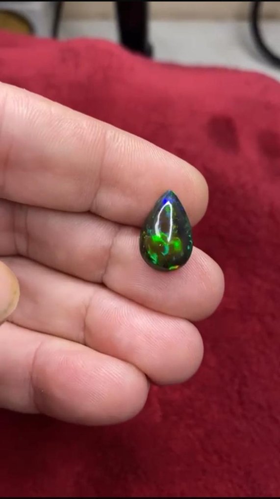 Opala Negro de fogo multicolor lágrima 4Ct – Gema Teardrop- 0.8 g #3.2