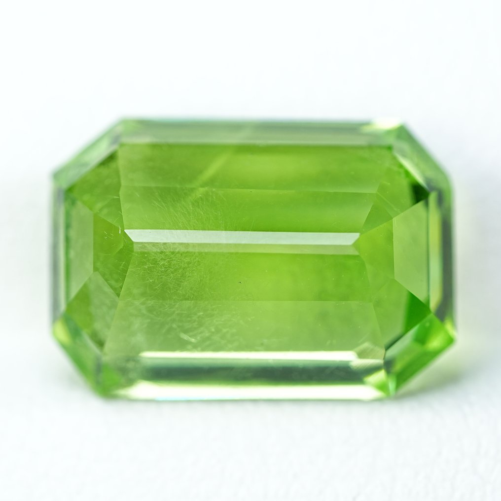No Reserve Price Green Peridot  - 7.87 ct - International Colored Gemstone Association (ICA GemLab) - Fine Gem #1.0