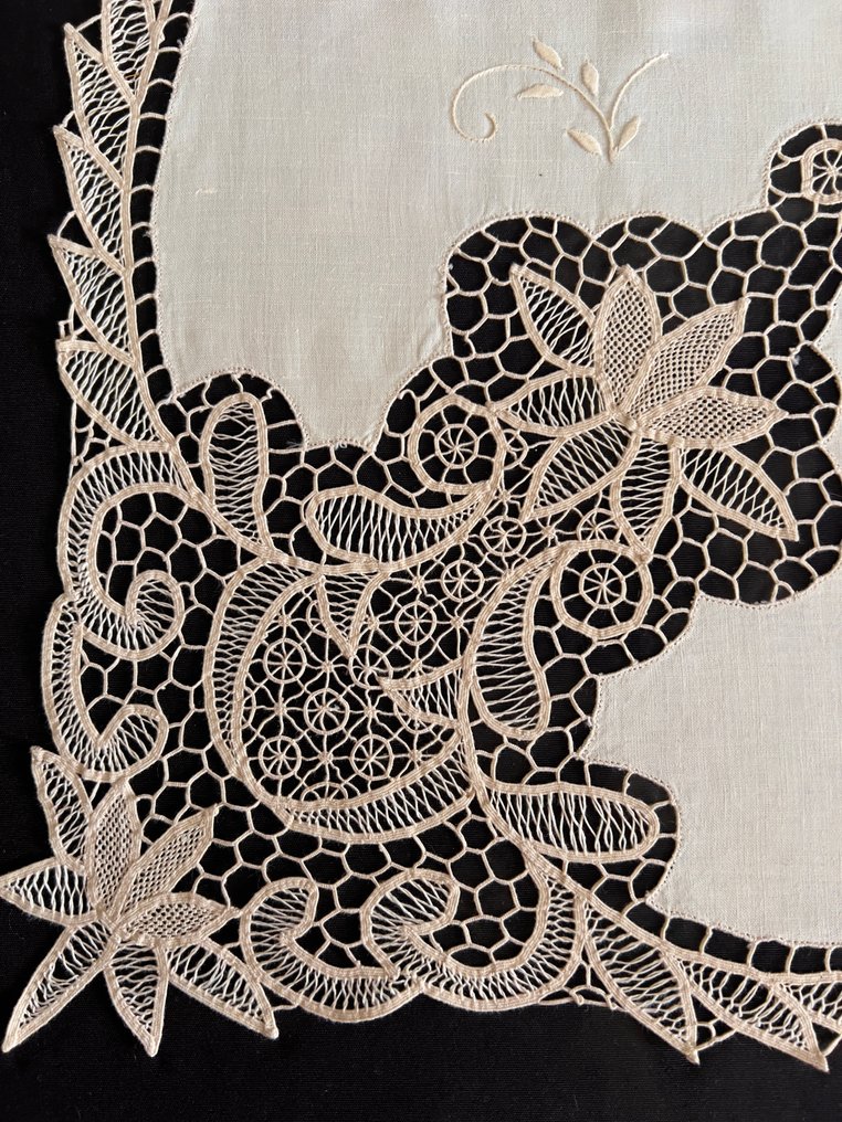 Mantel mit Hexen-Spitzen bestickt, wunderschöne Handarbeit einer Spitzenmacherin. - Tischtuch - 270 cm - 180 cm #4.3