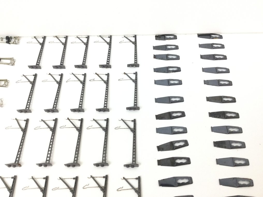 Märklin Z - 8911/8914/8922/8923/8924/8925 - Catenary (125) - 125-piece overhead line package components (including 32 masts and 4 portal masts) #1.0