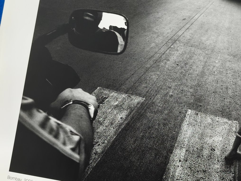 Paolo Pellegrin - Bombay. Venditore di Fiori. 2005 #4.3